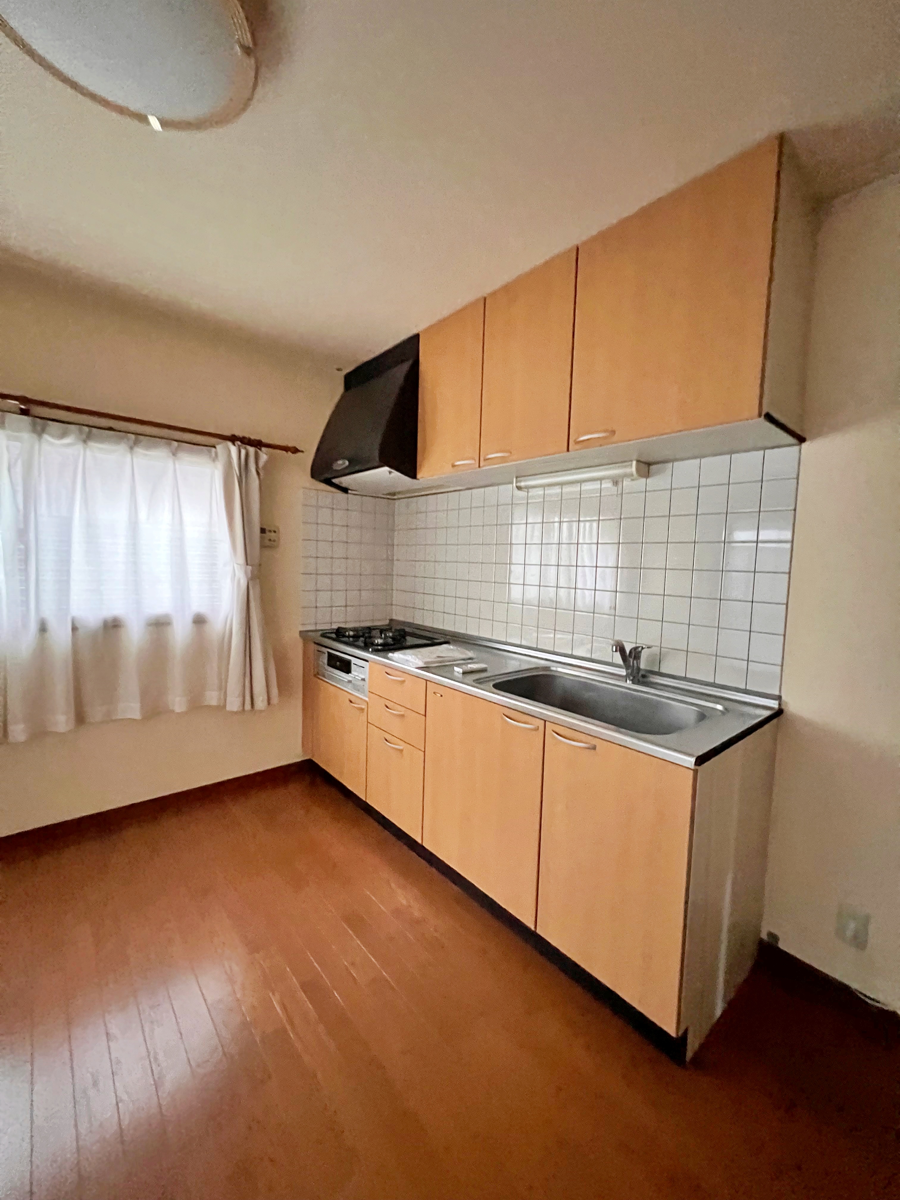 中古住宅をご購入後、システムキッチンリフォームを行いました。